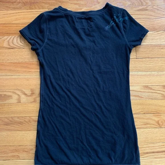 🛑 SOLD! 🛑 American Eagle. Black V-Neck T-Shirt with White Graphic. Size medium. - Picture 9 of 12